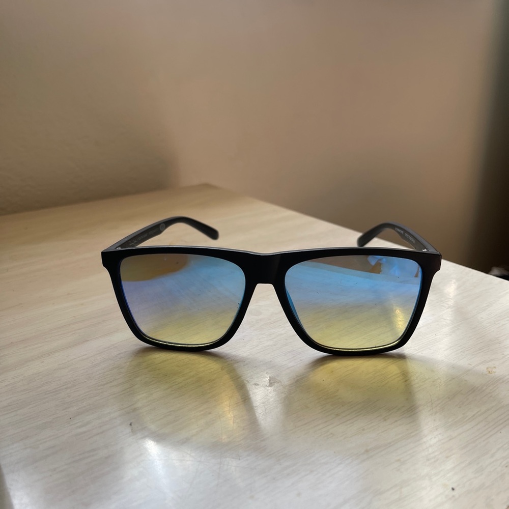 Panama Jack Stylish Black Sunglasses with Blue Lenses - Picture 3 of 6